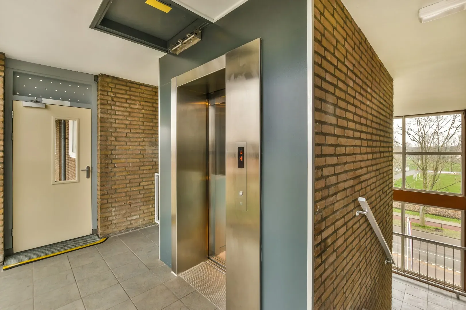 A Complete Guide to Gearless Lift Technology